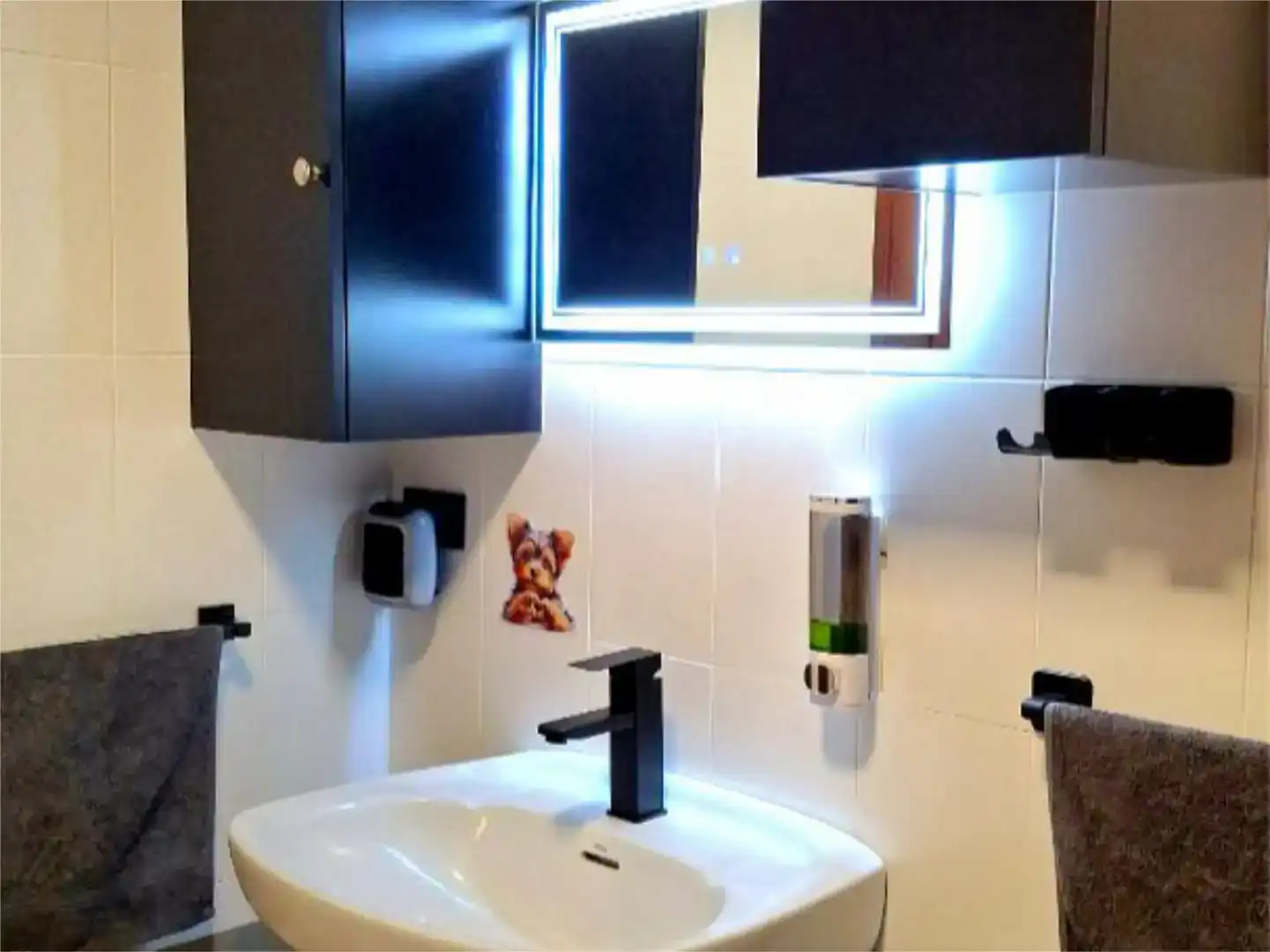 Badezimmer von Wohnung zur Miete in Sarria mit Parkett, Abstellraum und Möbliert