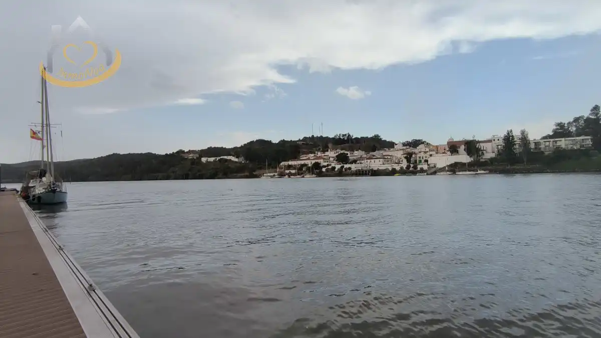 Vista exterior de Casa o xalet en venda en Sanlúcar de Guadiana amb Jardí privat, Terrassa i Moblat