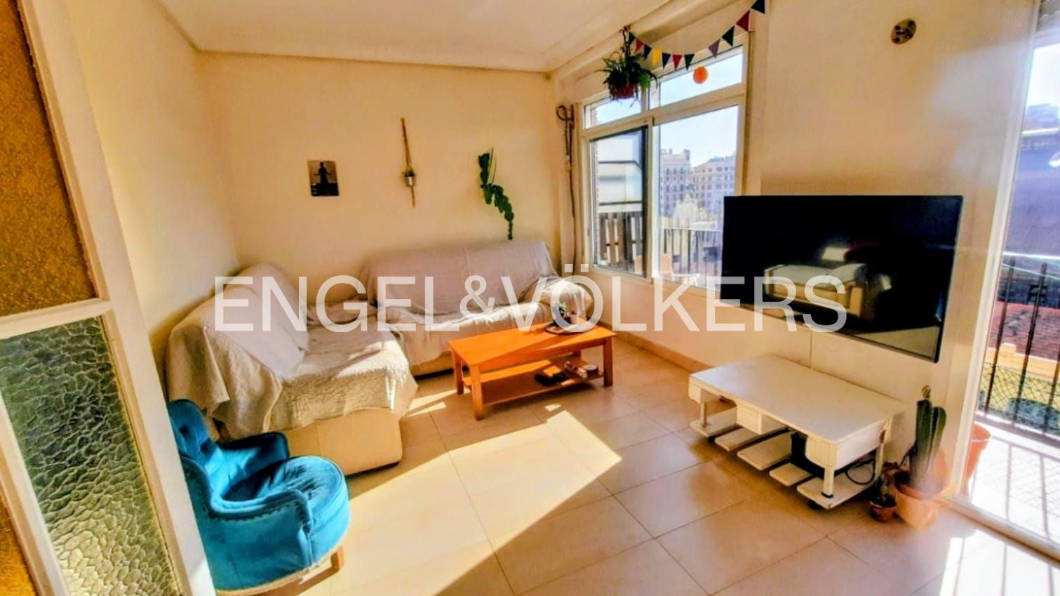 Sala d'estar de Apartament de lloguer en  Valencia Capital amb Aire condicionat, Calefacció i Moblat