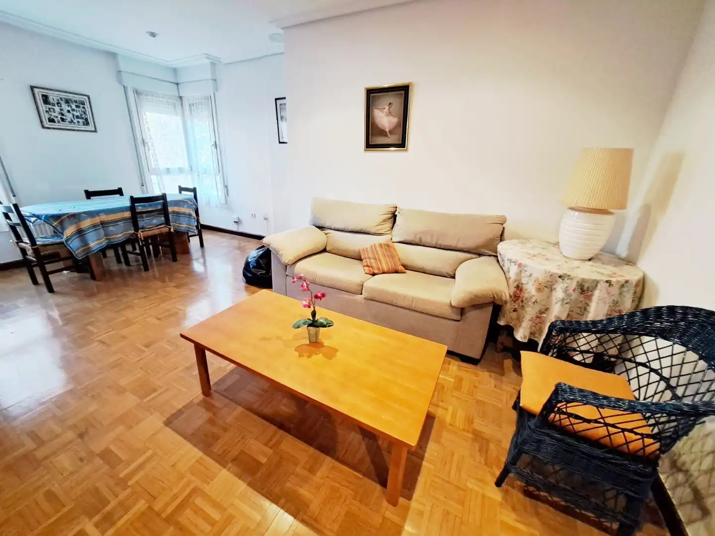 Sala d'estar de Pis en venda en Vitoria - Gasteiz amb Calefacció, Parquet i Terrassa