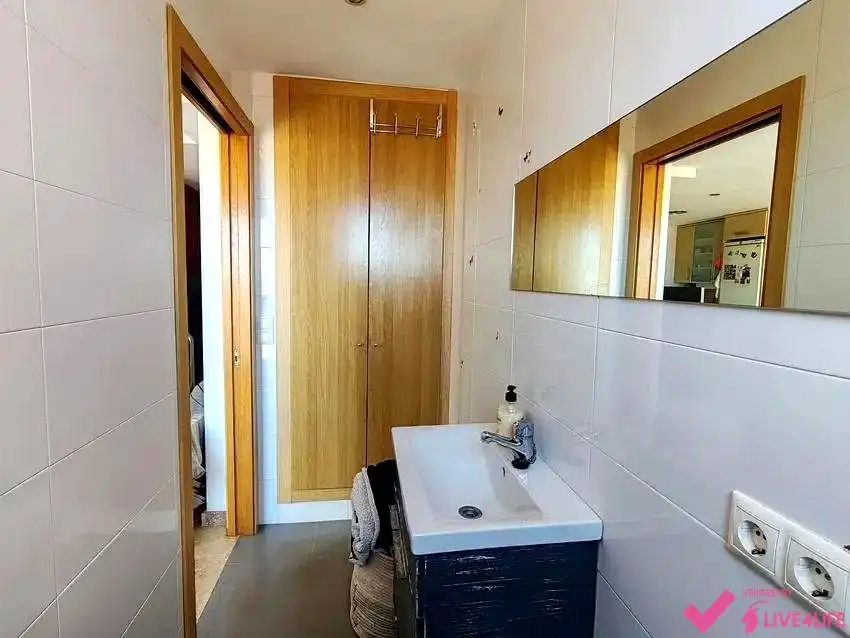 Badezimmer von Wohnung zur Miete in Valencia mit Klimaanlage, Terrasse und Möbliert