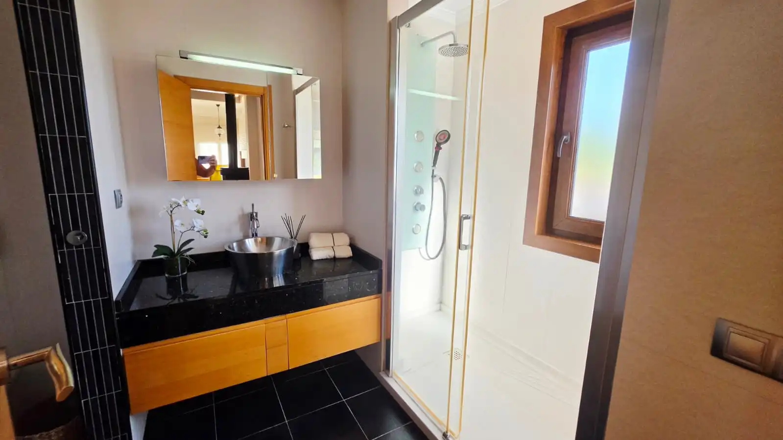 Bany de Casa o xalet en venda en Fuengirola amb Aire condicionat, Jardí privat i Terrassa