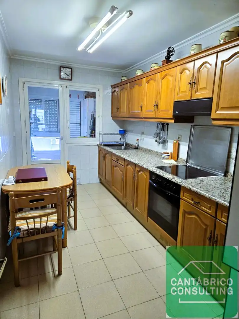 Cocina de Piso en venta en Navia con Calefacción, Parquet y Terraza