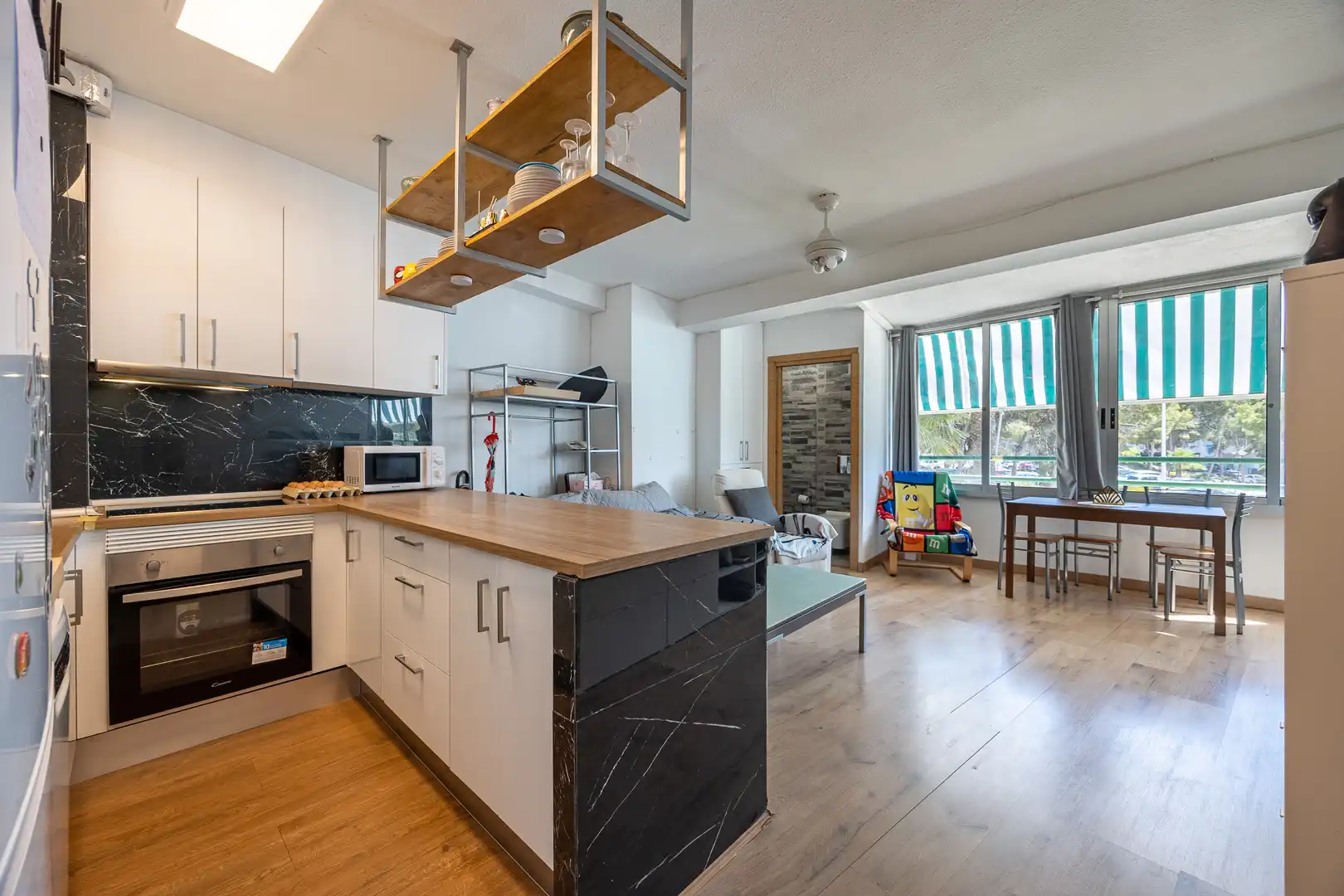 Kitchen of Flat for sale in Benidorm  with Swimming Pool, Furnished and Community pool