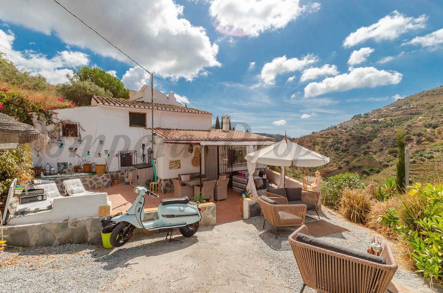 Exterior view of Single-family semi-detached for sale in Cómpeta  with Private garden, Terrace and Microwave