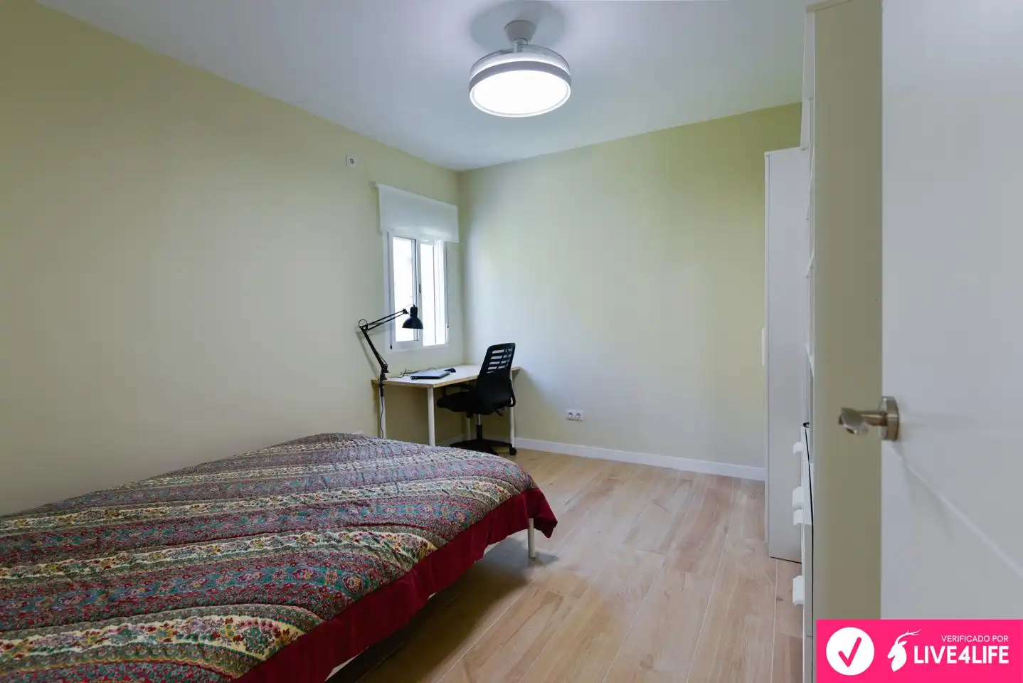 Bedroom of Flat for rent in Sevilla  with Air Conditioner, Furnished and Balcony