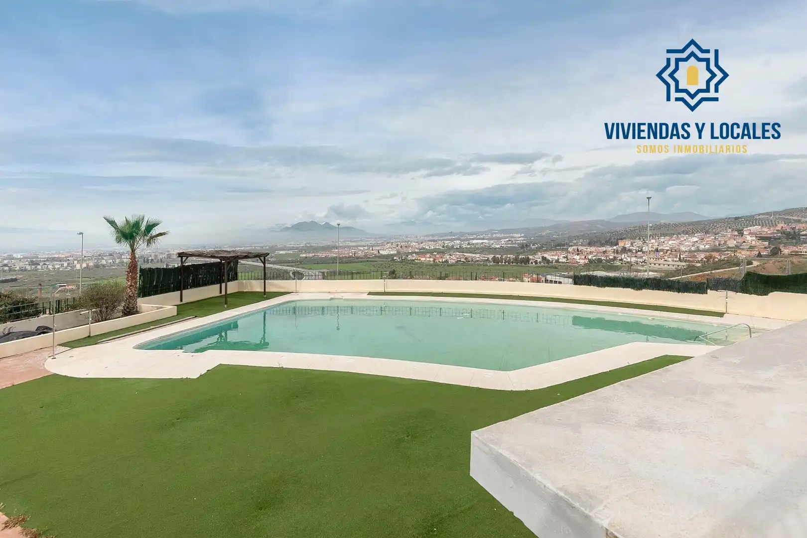 Piscina de Àtic en venda en Jun amb Aire condicionat, Calefacció i Jardí privat