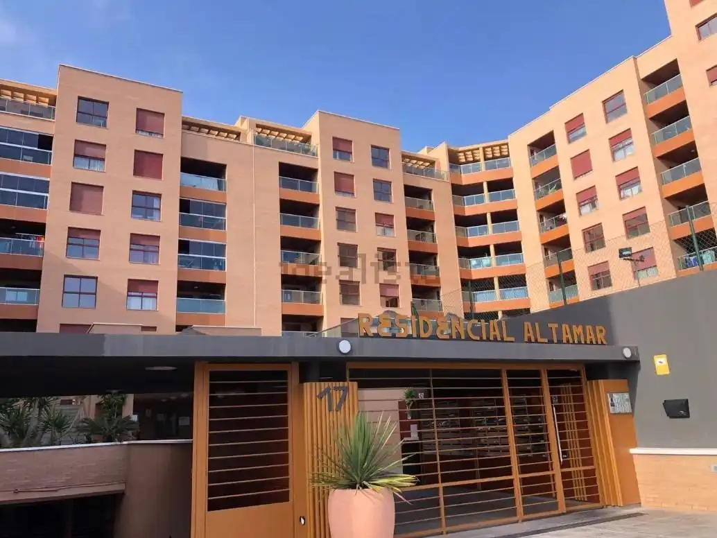 Vista exterior de Piso de alquiler en Almería con Terraza y Amueblado