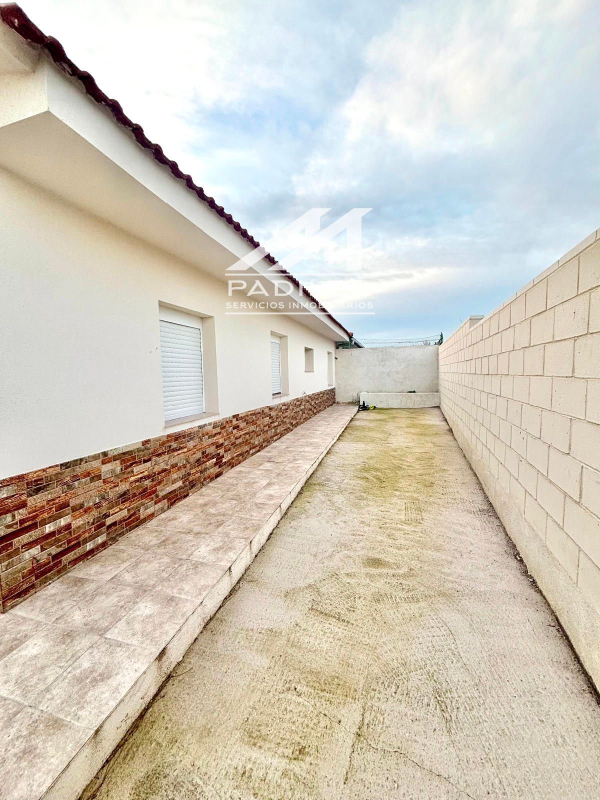 Terrace of Single-family semi-detached for sale in El Viso de San Juan  with Heating