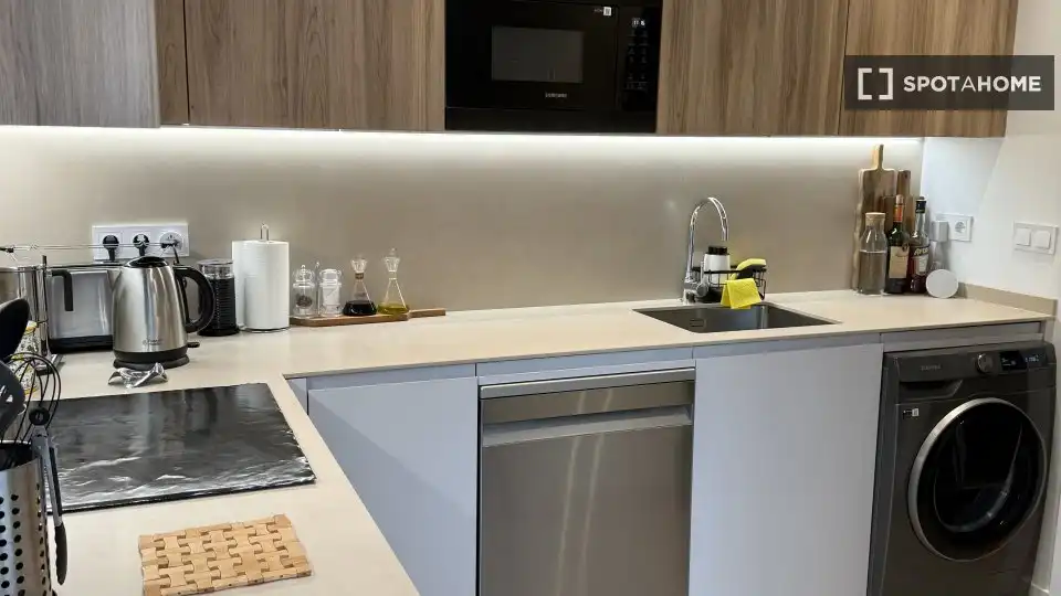 Cuina de Apartament per a compartir en Madrid amb Aire condicionat, Calefacció i Terrassa