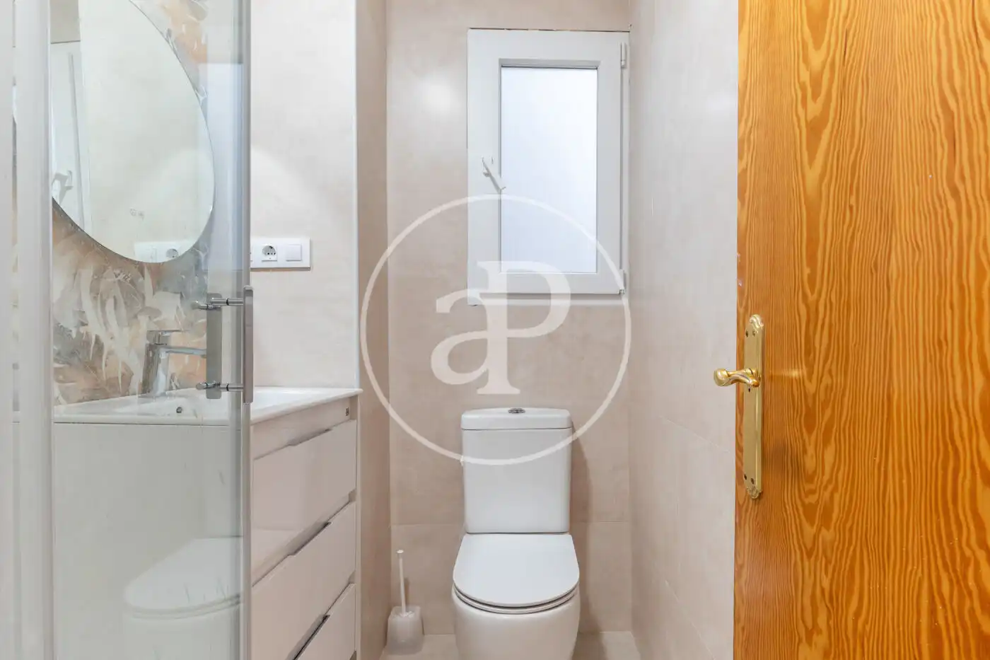 Bathroom of Flat for rent in Valencia  with Air Conditioner, Heating and Furnished