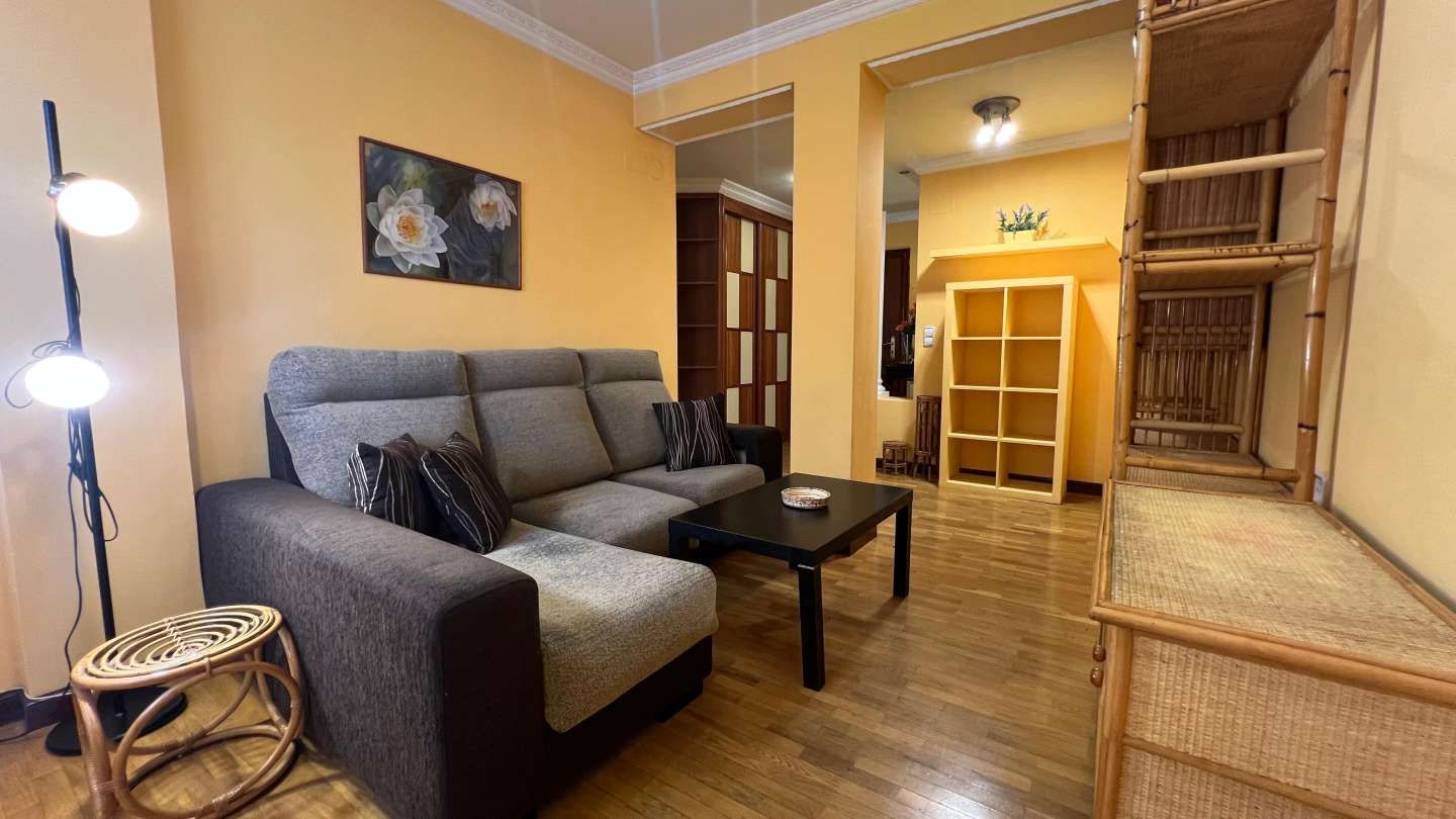Sala d'estar de Pis en venda en Vitoria - Gasteiz amb Calefacció, Terrassa i Traster