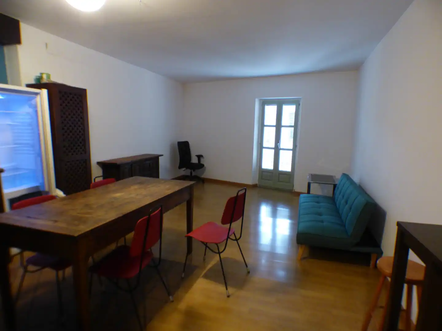 Sala d'estar de Pis de lloguer en Girona amb Calefacció, Moblat i Forn