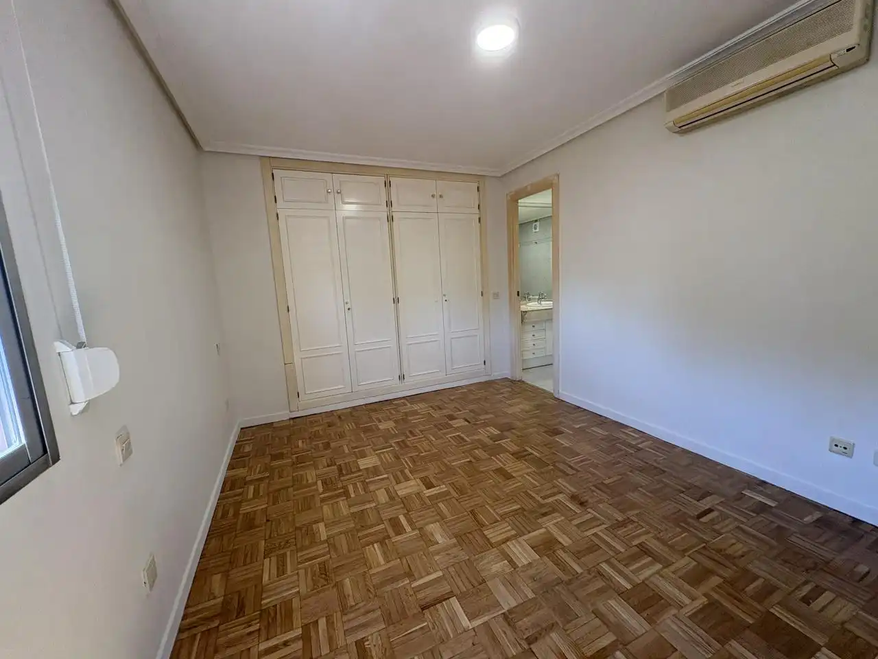 Schlafzimmer von Maisonette zum Verkauf in Madrid mit Heizung und Parkett