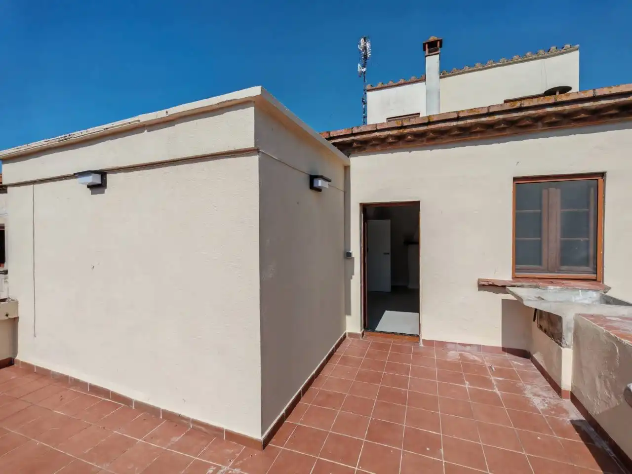 Exterior view of Flat for rent in Albons  with Air Conditioner, Terrace and Balcony