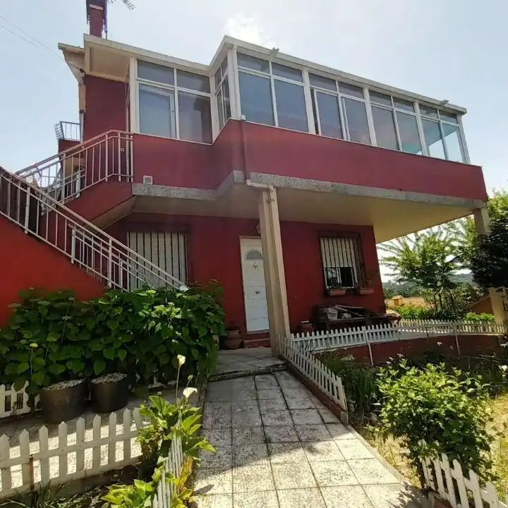 Vista exterior de Casa o chalet en venta en Vigo  con Calefacción, Jardín privado y Terraza