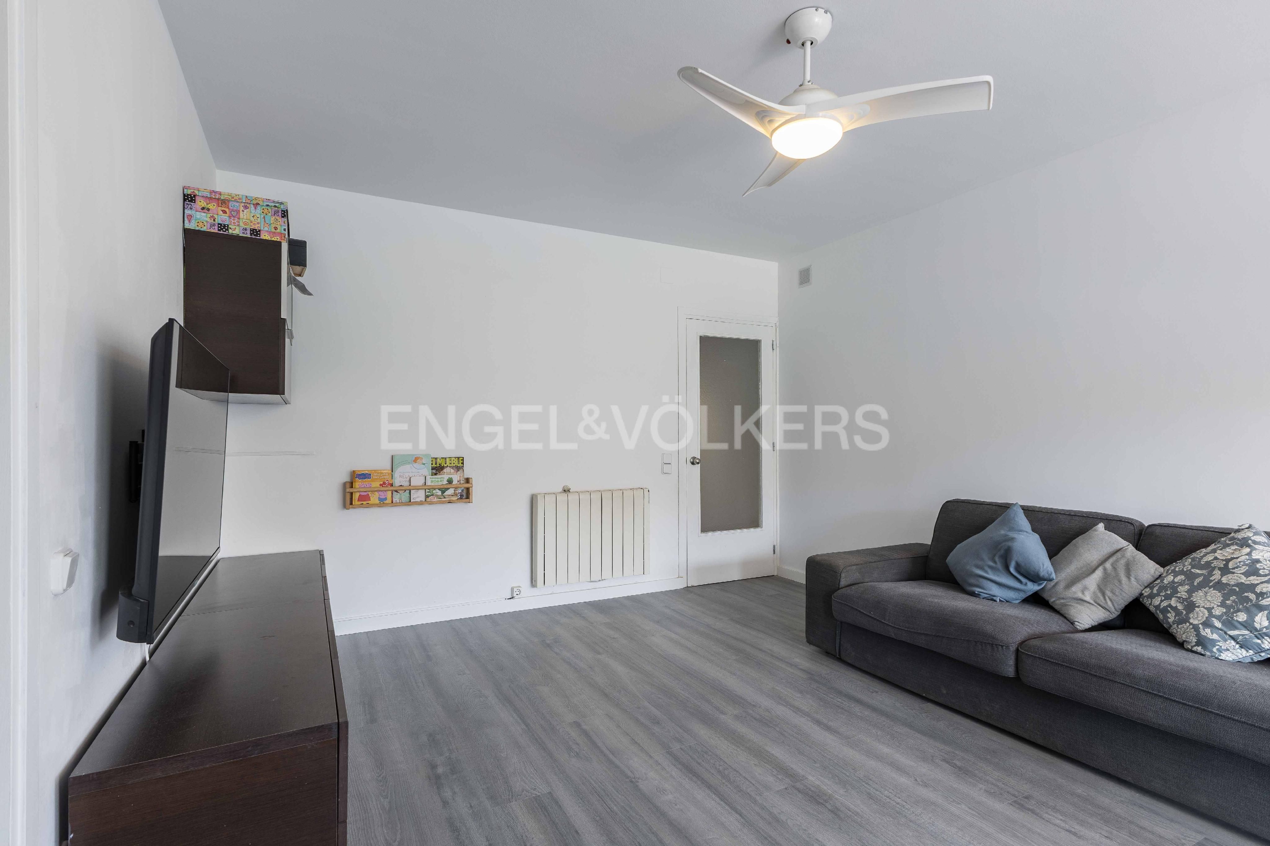Living room of Apartment for sale in Molins de Rei  with Heating, Parquet flooring and Balcony