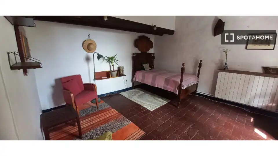 Bedroom of Flat for share in Teià  with Air Conditioner, Heating and Furnished