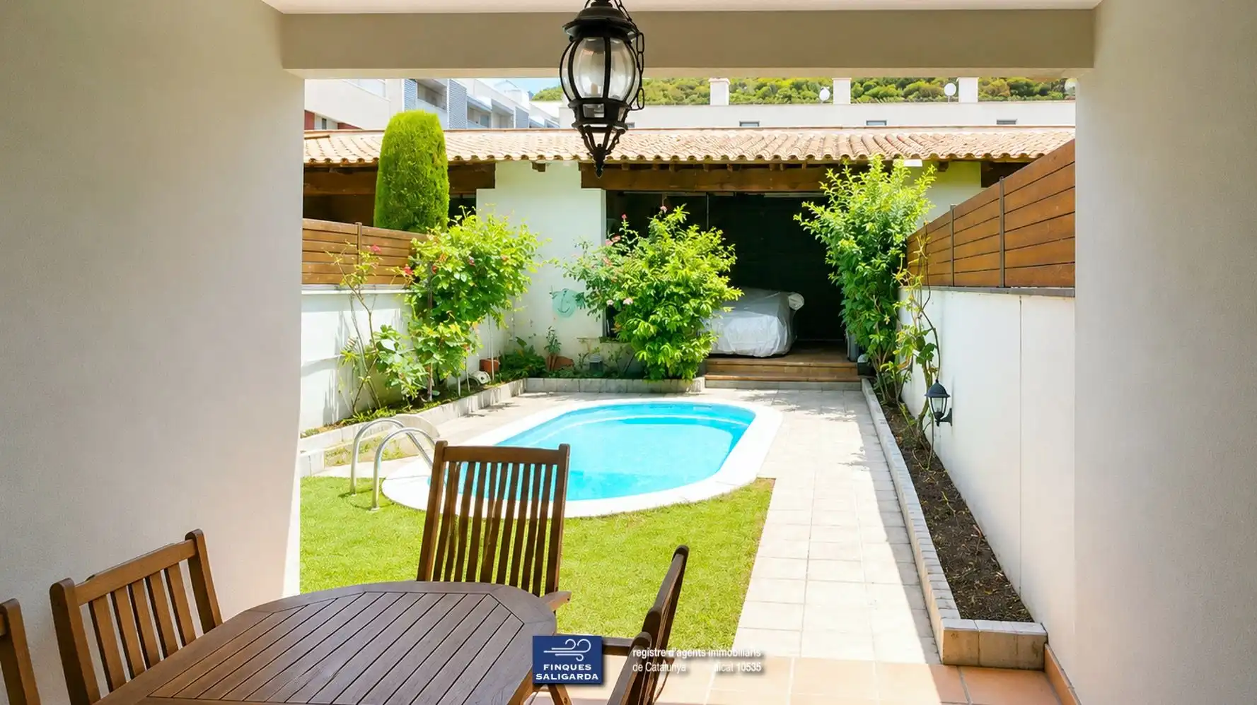 Piscina de Casa adosada en venda en La Garriga amb Aire condicionat, Calefacció i Jardí privat