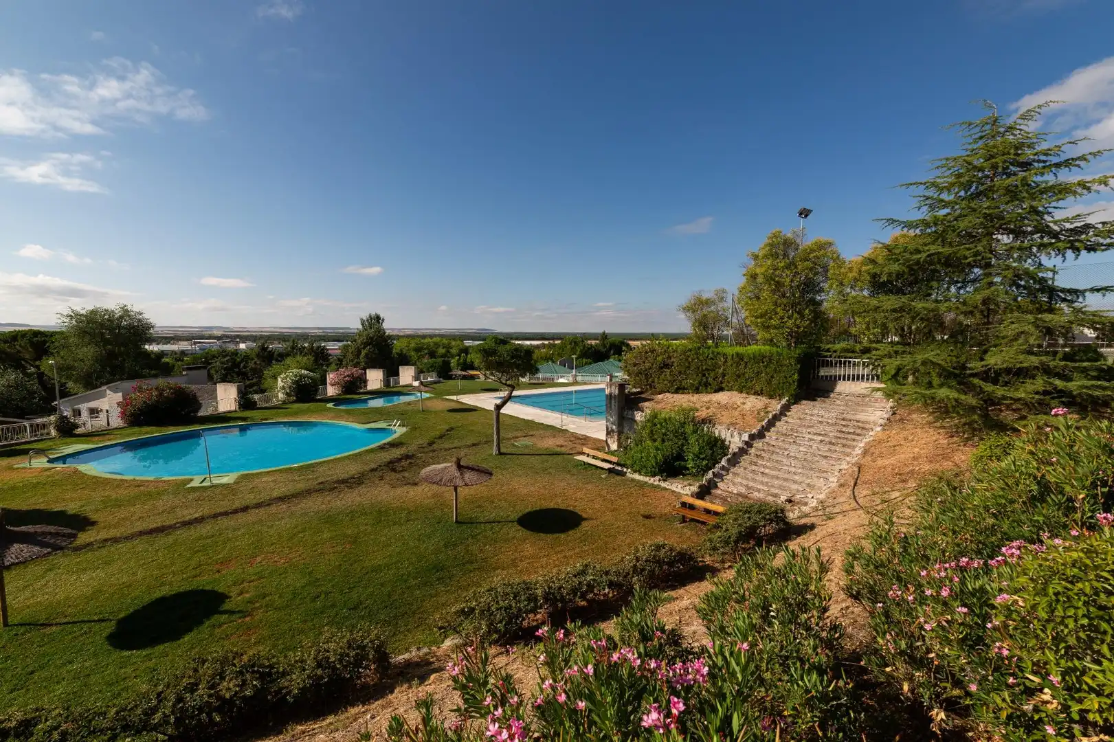 Piscina de Casa o xalet en venda en Tudela de Duero amb Calefacció, Jardí privat i Terrassa