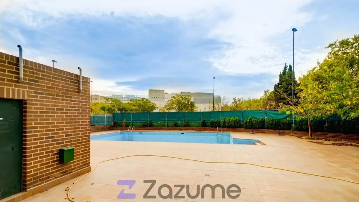 Piscina de Pis de lloguer en Zaragoza amb Aire condicionat, Calefacció i Jardí privat