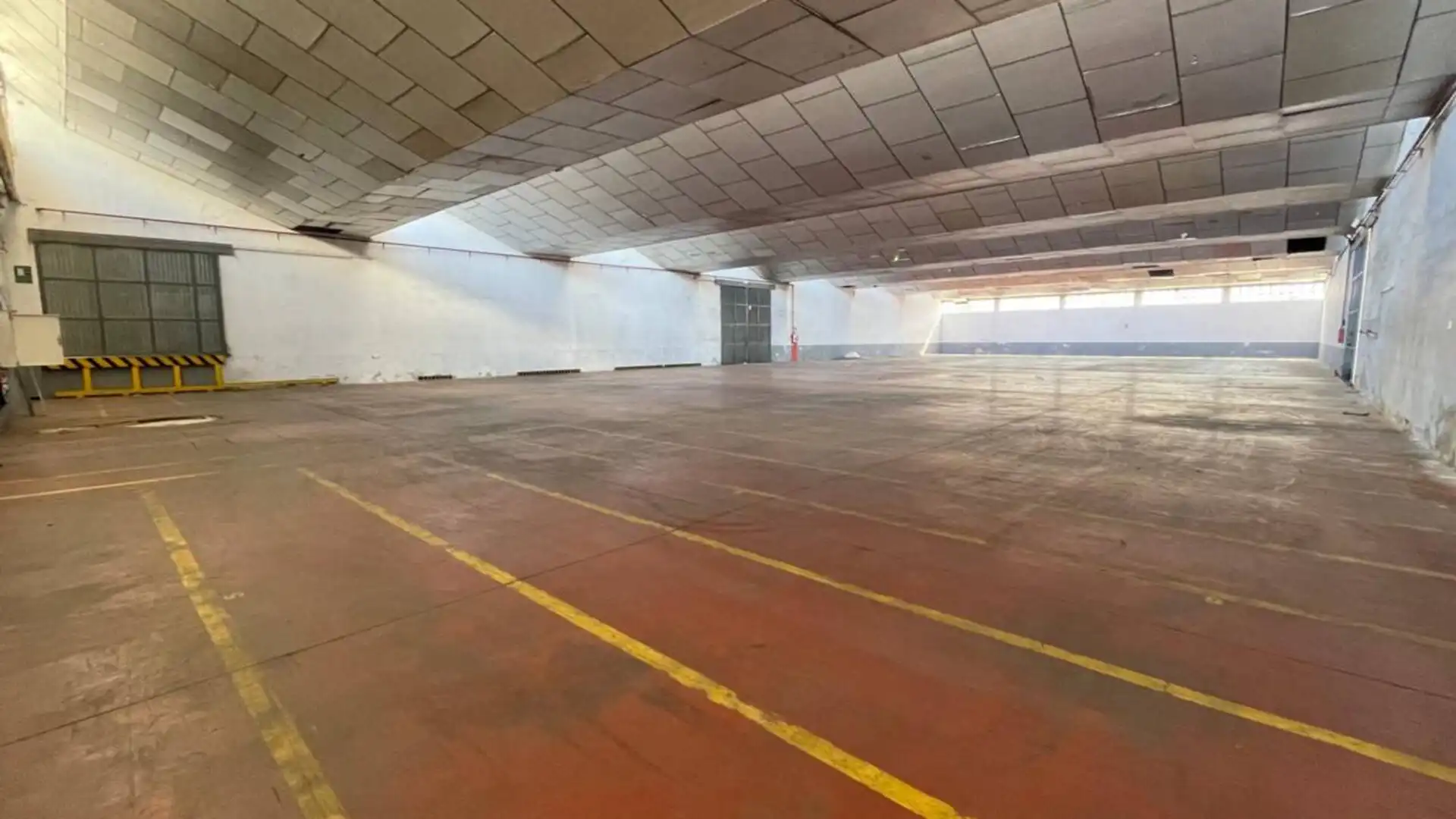 Fabrikhallen zur Miete in Montmeló