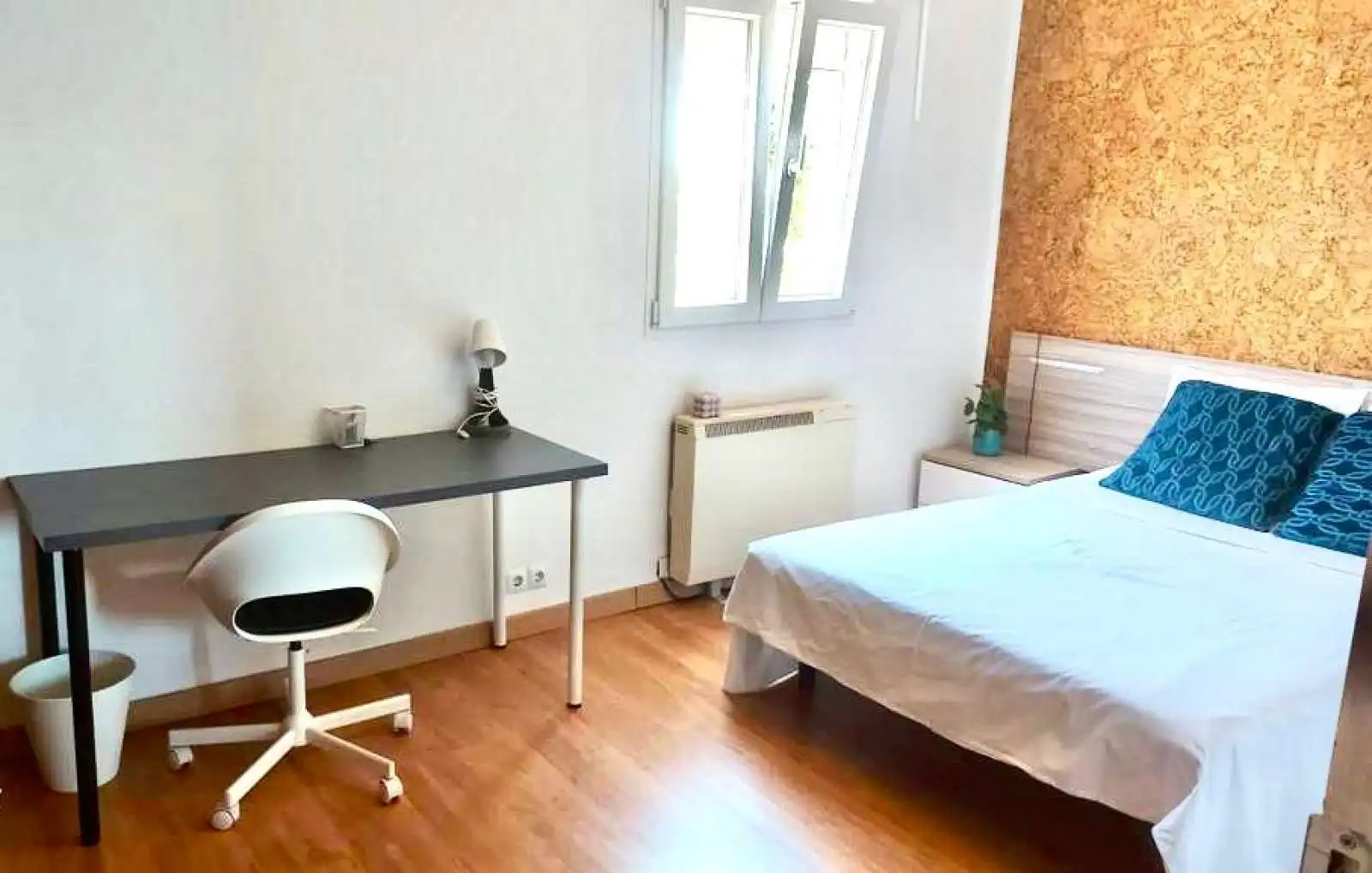 Bedroom of Flat for share in  Madrid Capital  with Air Conditioner, Terrace and Furnished