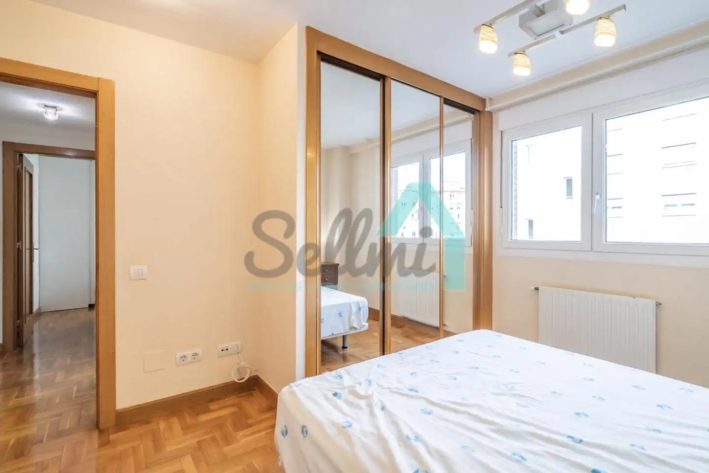 Bedroom of Flat for rent in Oviedo   with Heating, Parquet flooring and Furnished