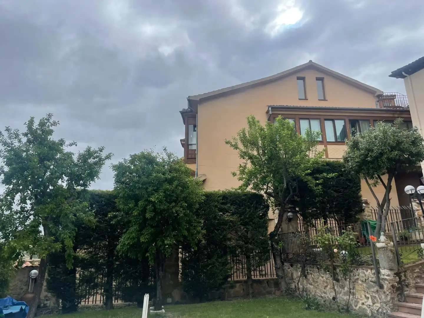 Vista exterior de Casa o chalet en venta en Segovia con Aire acondicionado, Calefacción y Jardín privado