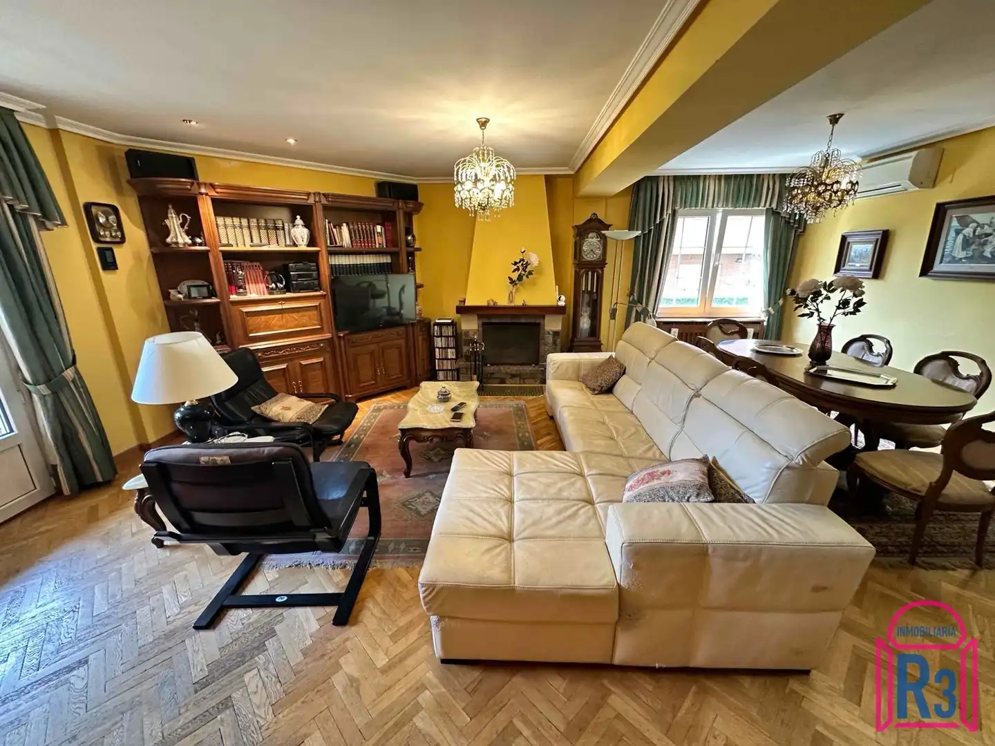 Sala d'estar de Casa o xalet en venda en Sariegos amb Calefacció i Moblat