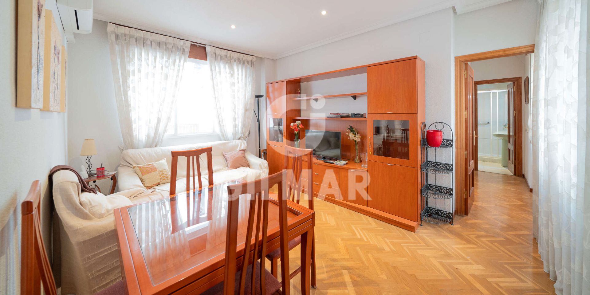 Living room of Flat for sale in  Madrid Capital  with Air Conditioner, Heating and Furnished