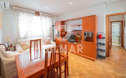 Living room of Flat for sale in  Madrid Capital  with Air Conditioner, Heating and Furnished