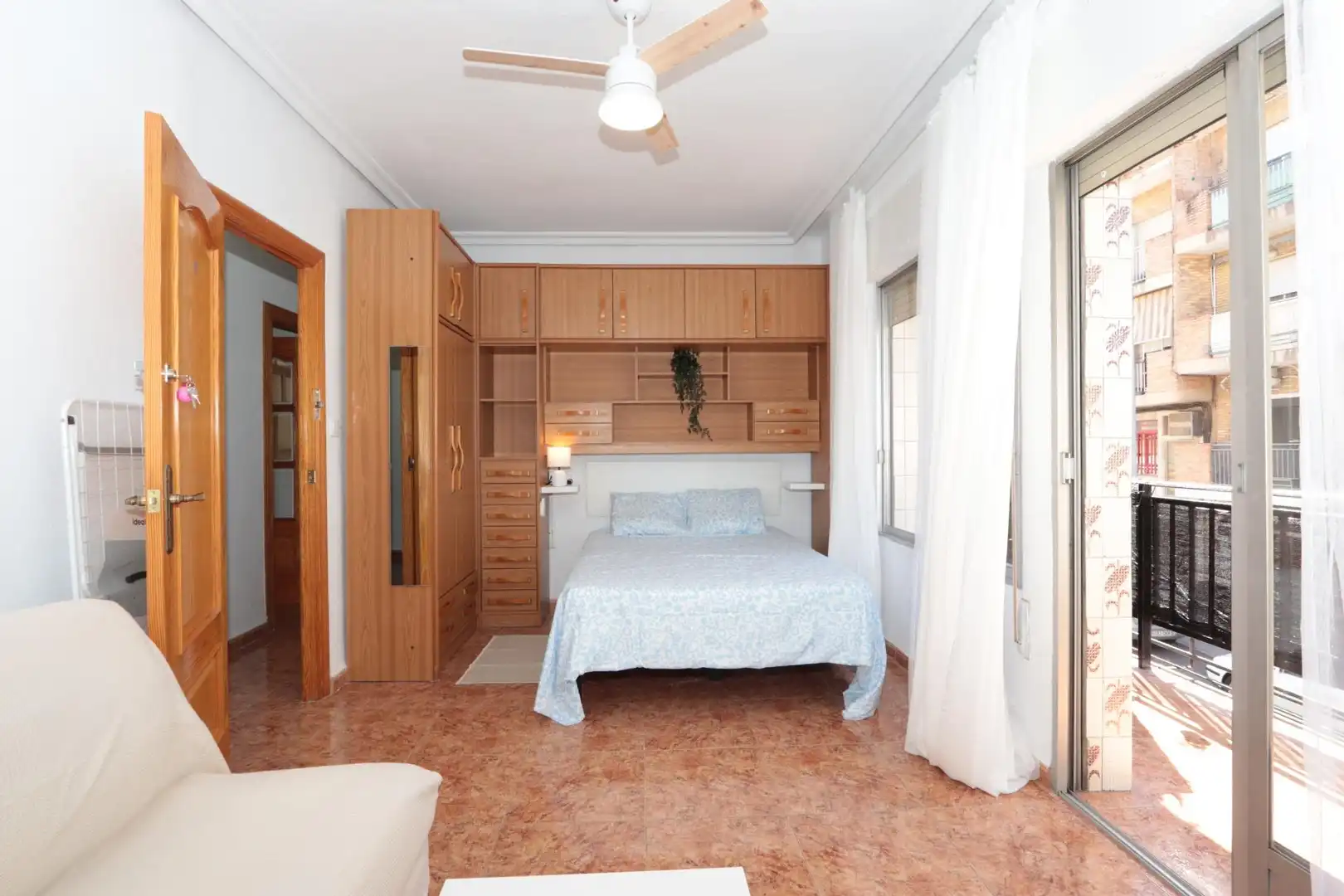 Habitación de Piso para compartir en Cartagena con Amueblado y Balcón