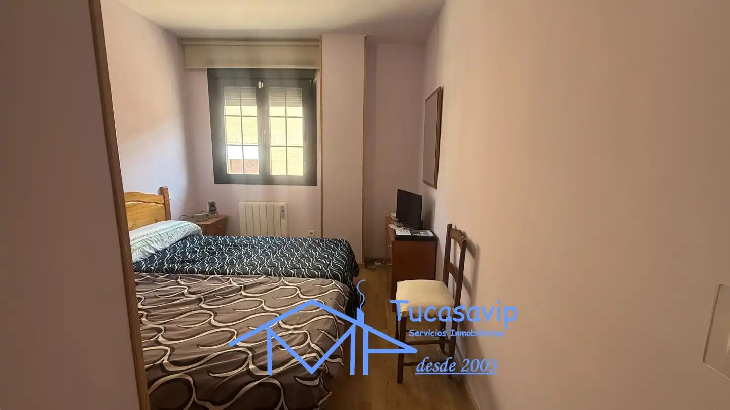 Habitación de Dúplex en venta en El Hoyo de Pinares  con Calefacción y Amueblado