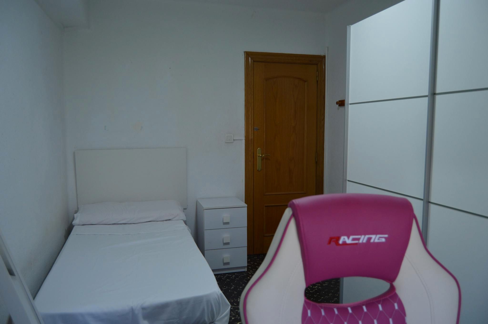 Dormitori de Pis per a compartir en  Valencia Capital amb Aire condicionat, Calefacció i Moblat