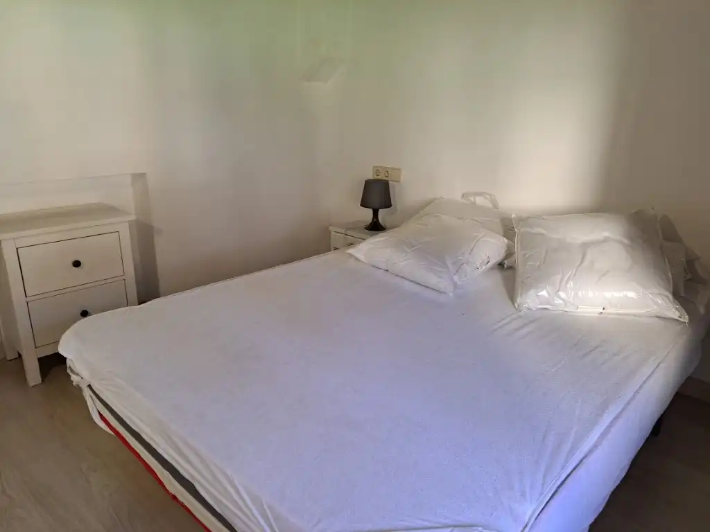 Schlafzimmer von Erdgeschoss zur Miete in Das mit Heizung, Privatgarten und Parkett