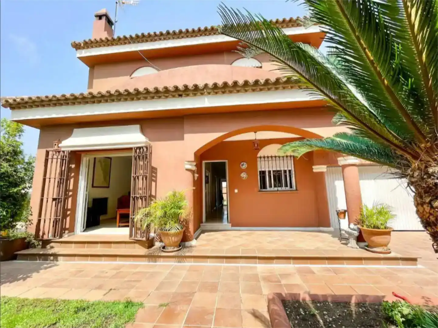 Vista exterior de Casa o xalet en venda en Chiclana de la Frontera amb Balcó