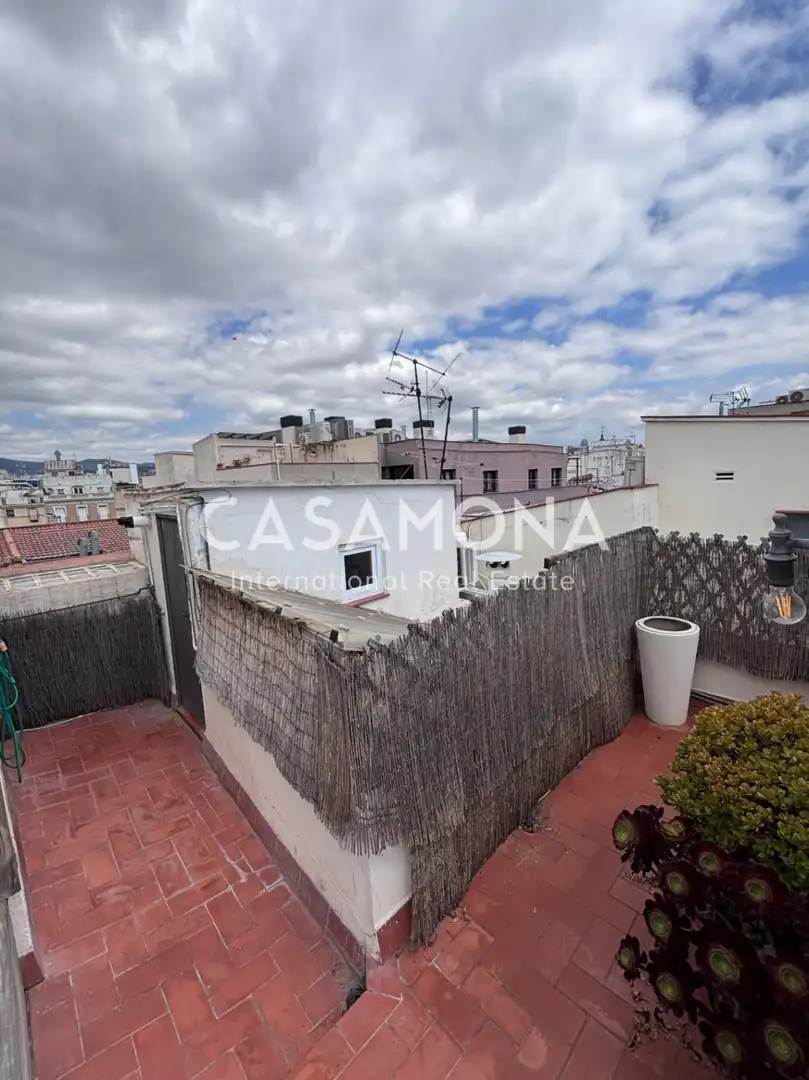 Außenansicht von Wohnungen zum Verkauf in Barcelona mit Klimaanlage, Heizung und Terrasse