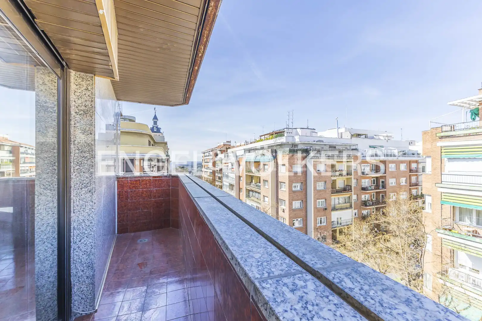Außenansicht von Wohnung zur Miete in  Madrid Capital mit Klimaanlage, Heizung und Terrasse