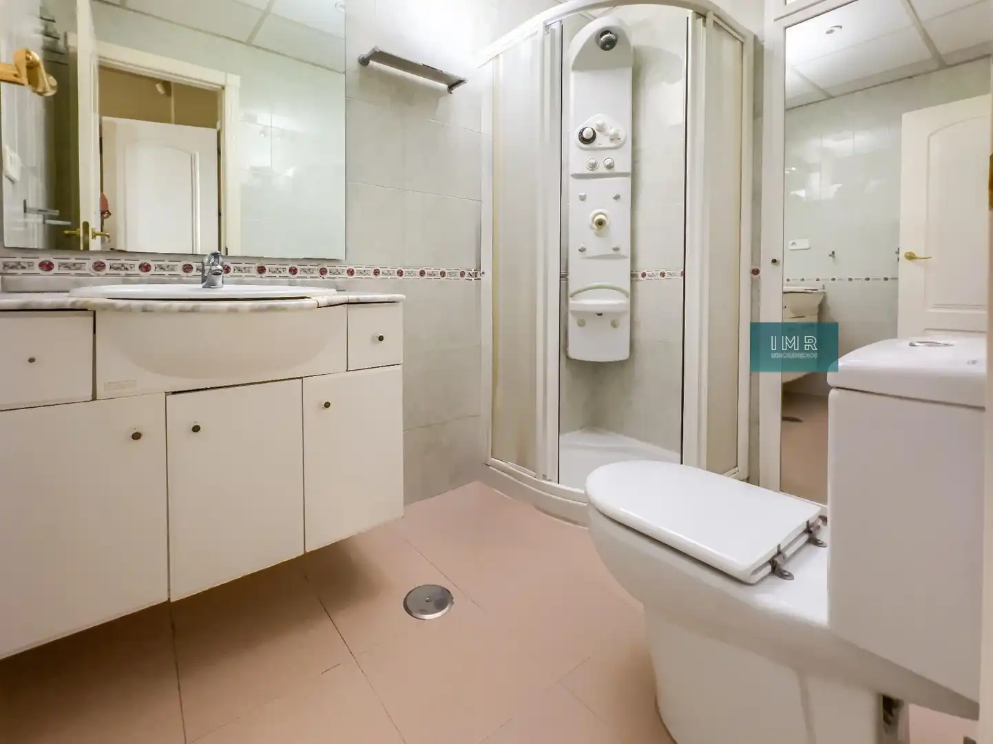 Bathroom of Duplexes for sale in Sevilla  with Air Conditioner, Storage room and Community pool