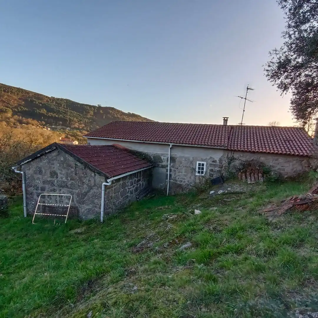 Vista exterior de Casa o xalet en venda en Cotobade amb Jardí privat