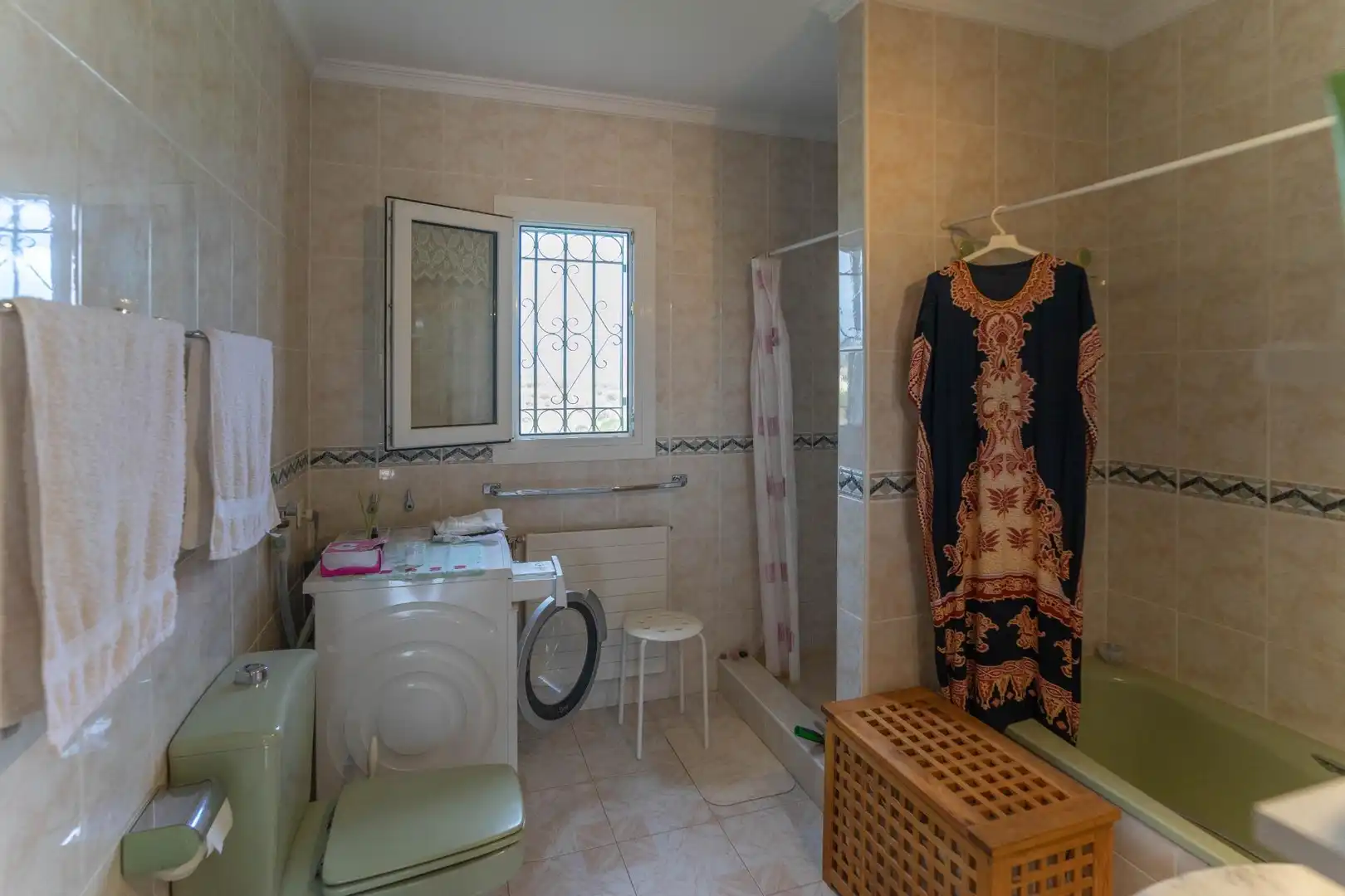 Badezimmer von Haus oder Chalet zum Verkauf in Alhaurín El Grande mit Klimaanlage, Privatgarten und Terrasse