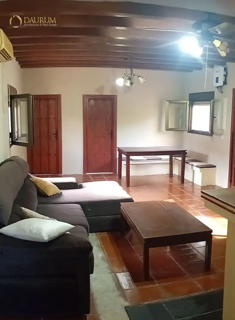 Sala d'estar de Casa o xalet en venda en La Rinconada amb Aire condicionat i Piscina