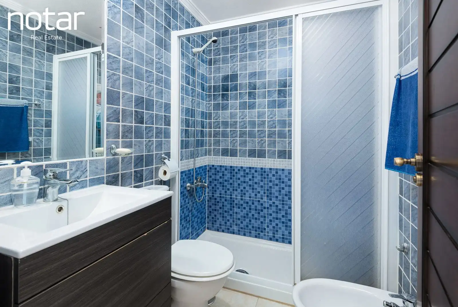 Badezimmer von Wohnungen zum Verkauf in Torrevieja mit Privatgarten, Terrasse und Gemeinschaftspool