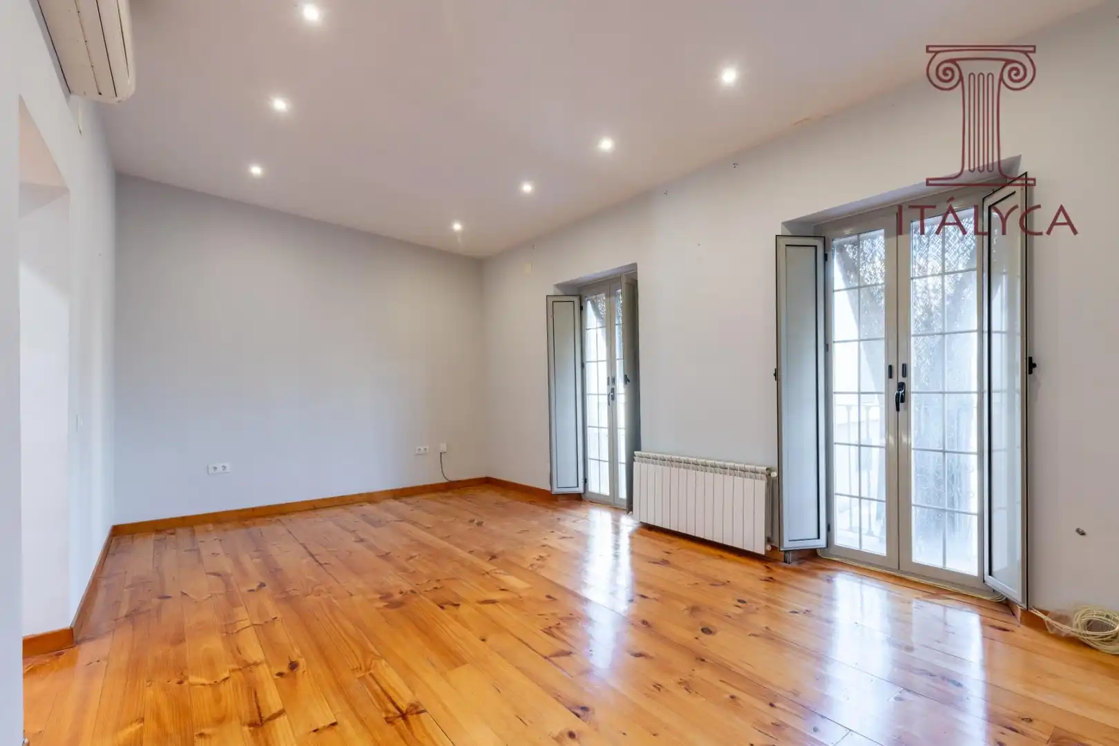Sala d'estar de Casa o xalet en venda en Bormujos amb Aire condicionat, Calefacció i Jardí privat