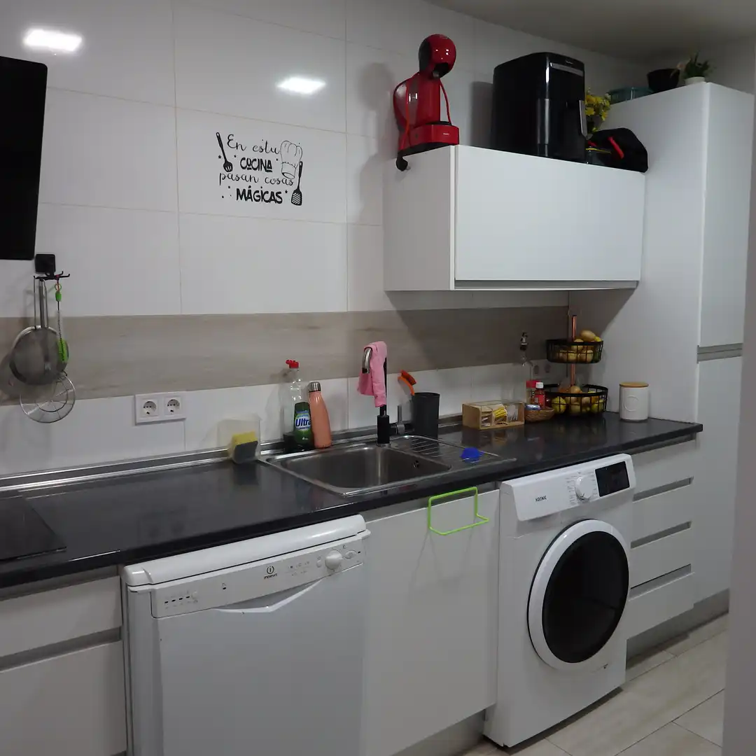 Cuina de Casa o xalet en venda en Cedillo del Condado amb Aire condicionat, Calefacció i Jardí privat