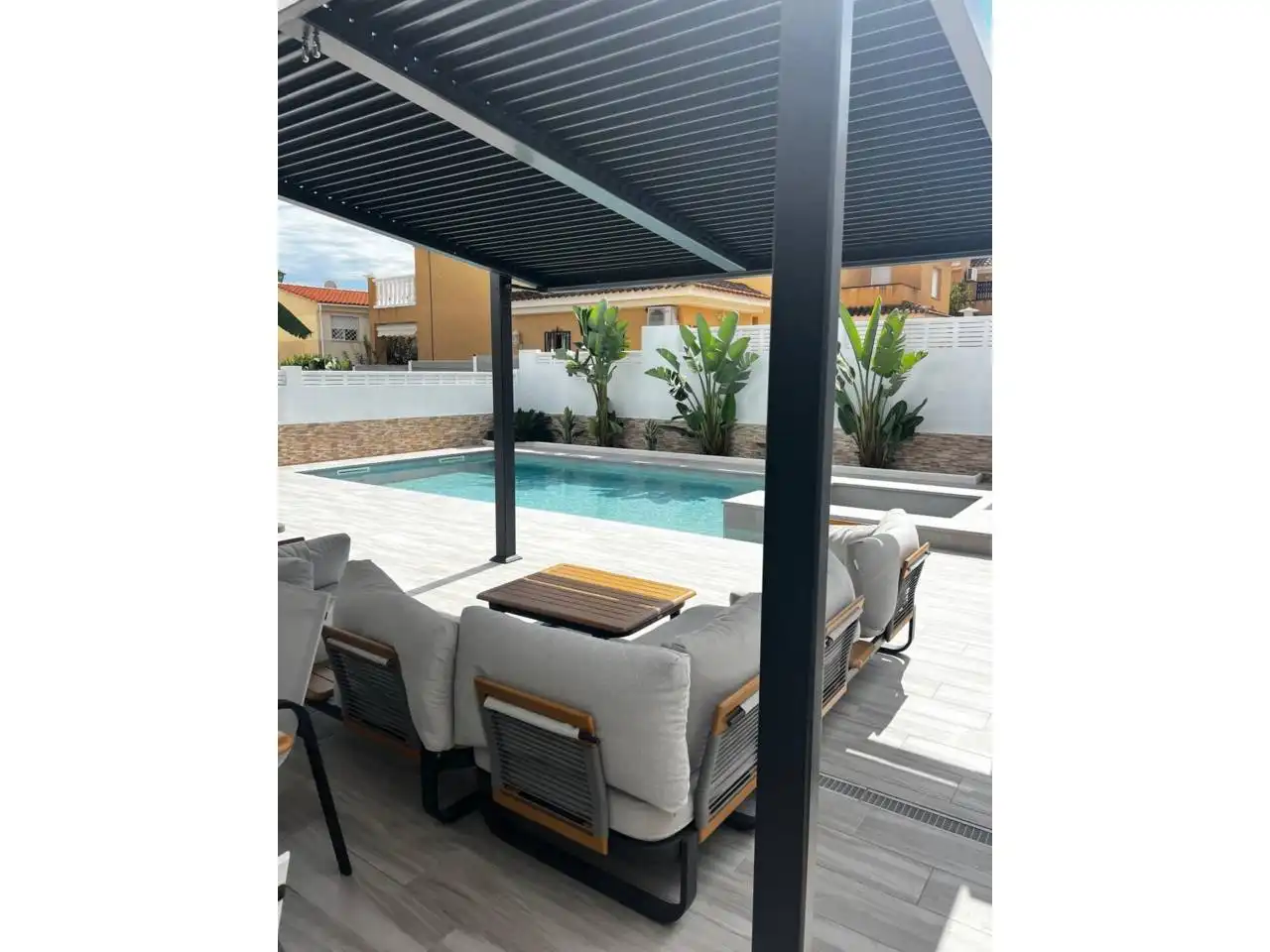 House with pool for sale in Cervera