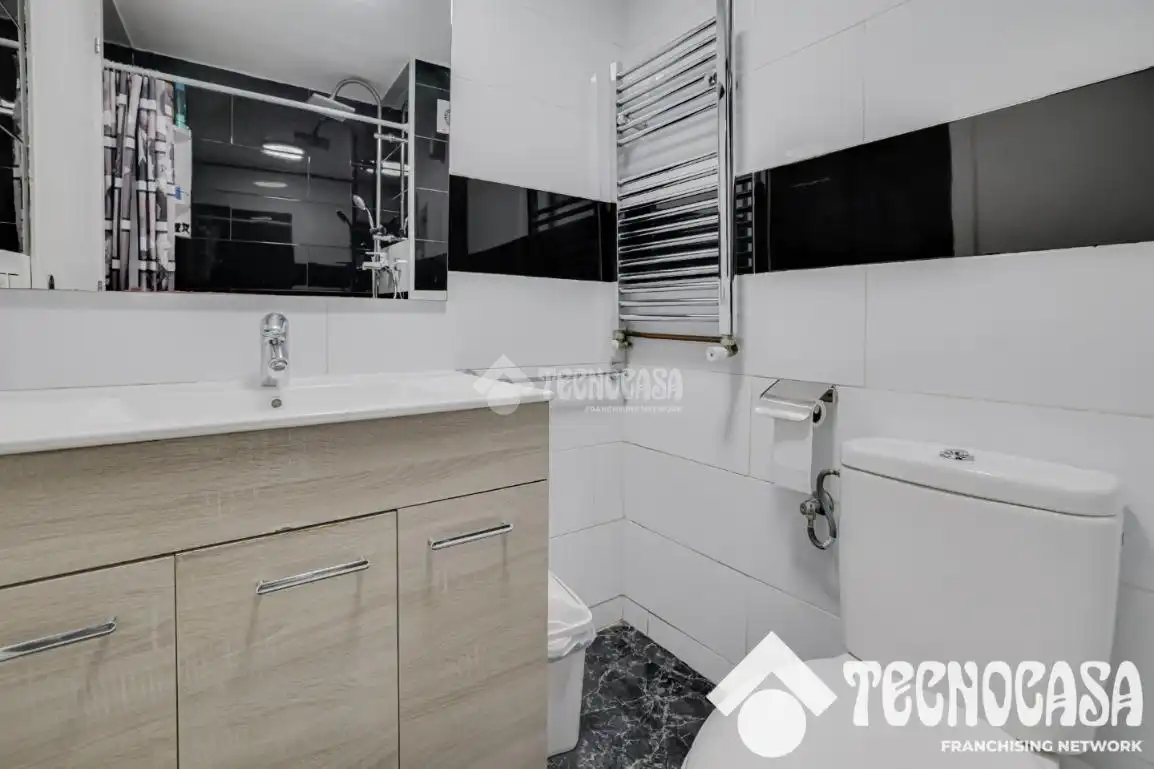 Baño de Piso en venta en Gavà con Aire acondicionado, Calefacción y Terraza