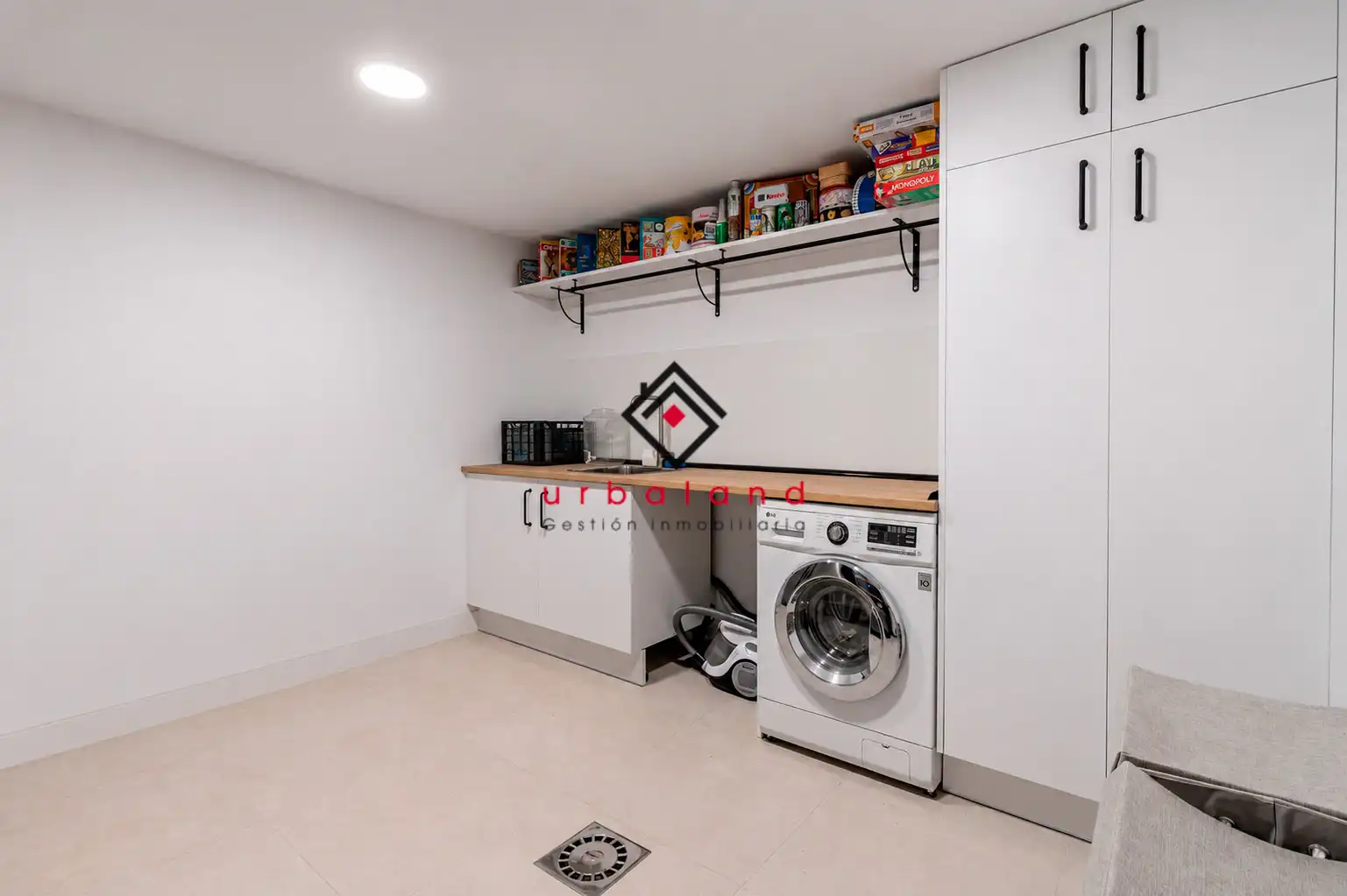 Semi-detached house with pool for sale in Calle de Cosme Damián Churruca, imagen 56