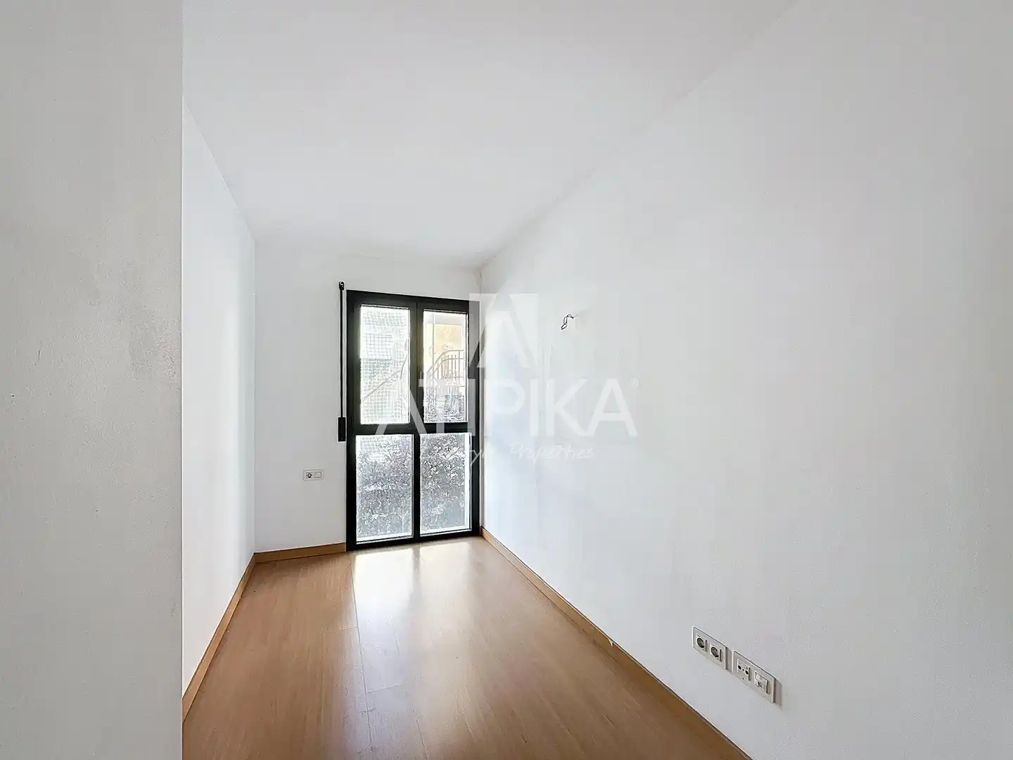 Bedroom of Flat for sale in L'Hospitalet de Llobregat  with Heating, Parquet flooring and Terrace